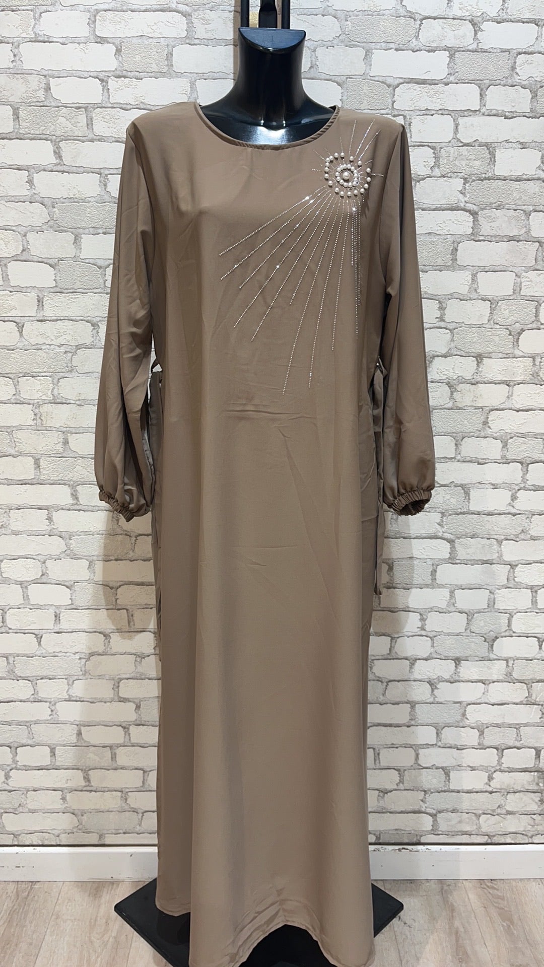 Abaya Adji